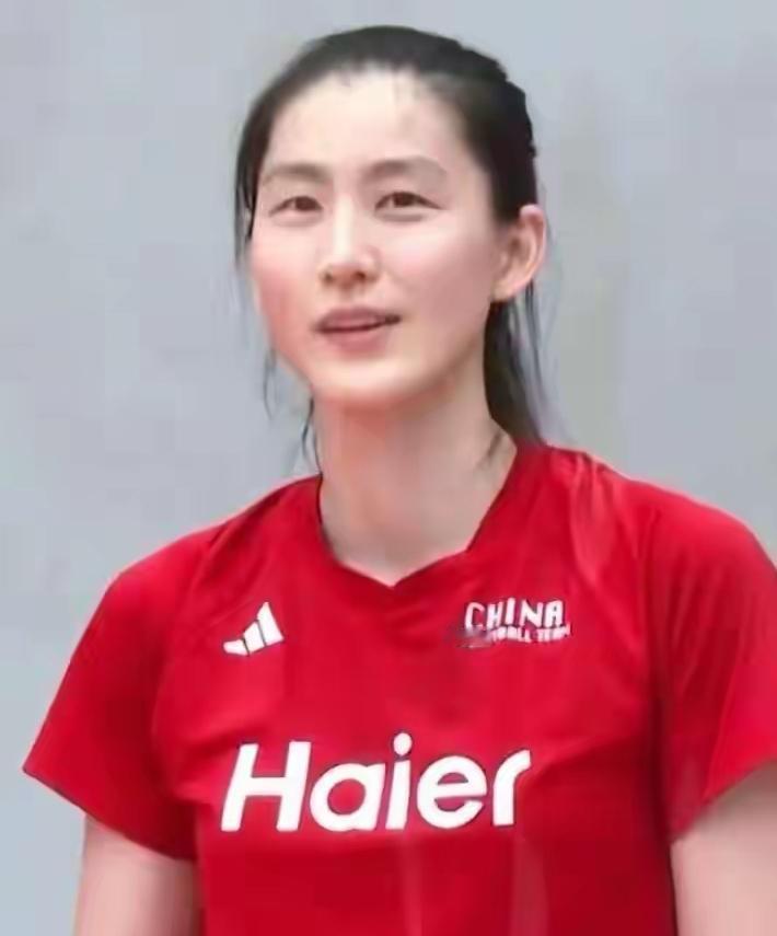 刁琳宇可以说是目前国内最优秀的二传之一，这一次受主教练赵勇之邀复出，其目的就是为