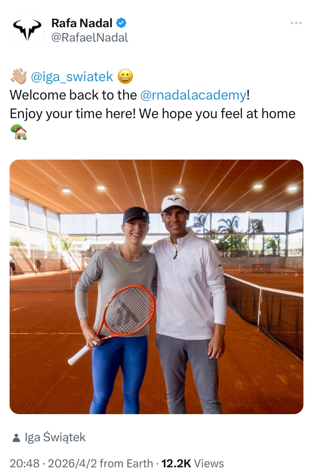 纳达尔在社交媒体晒合照欢迎斯维亚泰克重回纳达尔网校：好好享受在这里的时间，我们希