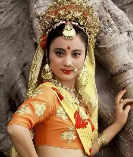 1997年，李玲玉嫁给犹太富豪杰瑞，新婚夜，李玲玉开玩笑地说：“你就不怕我嫁给你