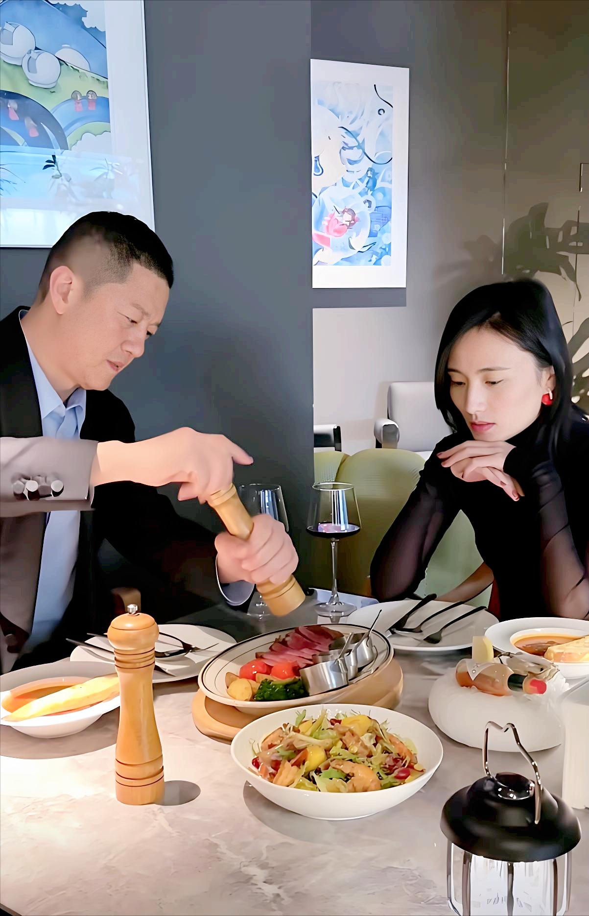 李亚鹏和海哈金喜离婚，总觉得这也是种爱，保护女人和孩子。本来债务是他一个人的，婚