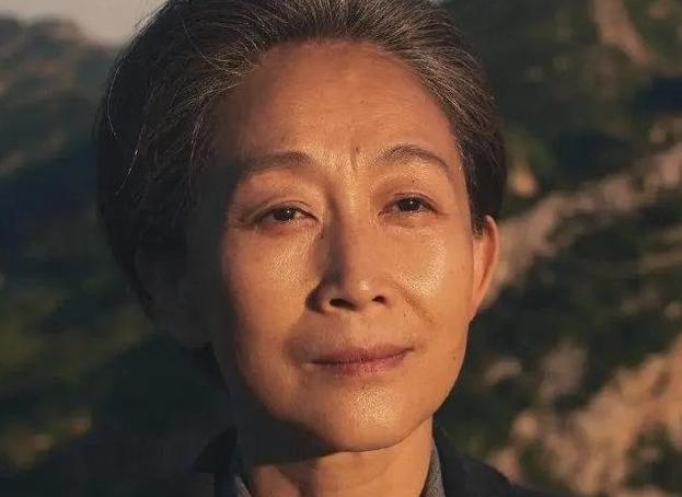 背叛与救赎：叶文洁的宇宙执念与人类命运的转折