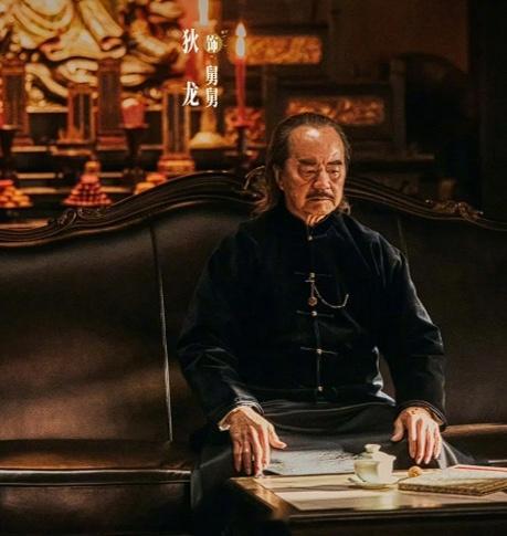 我有一种强烈的预感。狄龙之所以会出演王宝强的电影。不是王宝强给他的出演片酬非常高