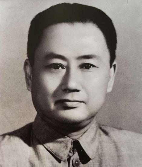 他以“井冈之子”闻名，建国后担任省委书记，毛主席亲自评价：此人任职实在再合适不过