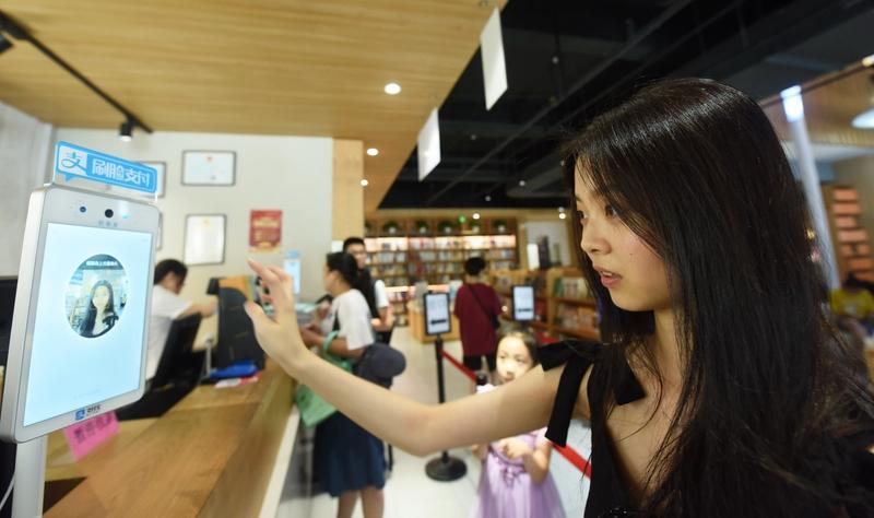 在直播间，对颜值主播的考验真正到来了。​2026年1月1日起，《抖音直播团播内