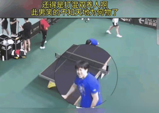 新鲜上训的两小只，这次又巧合了！谁给配的蓝色衣服啊，又默默的配平了，哈哈……