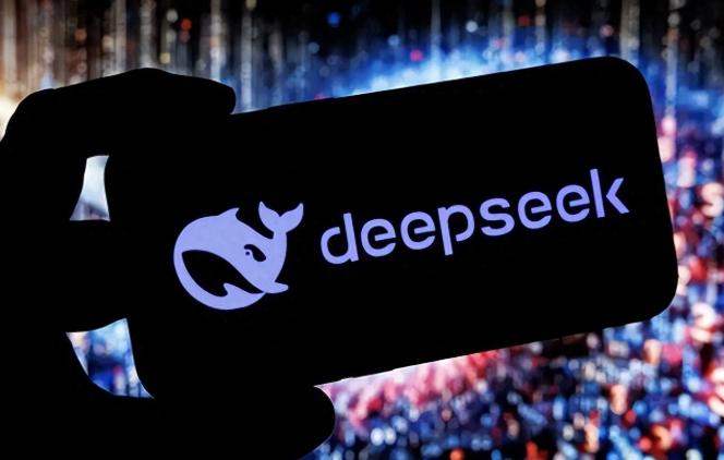 又变脸了？！美国竟公开夸中国DeepSeek成本低得超乎想象，还说是好事，与其花