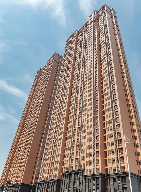 一段非常现实的话：“手里要是有个几套全款房，就别瞎折腾，不管别人怎么说楼市不行了