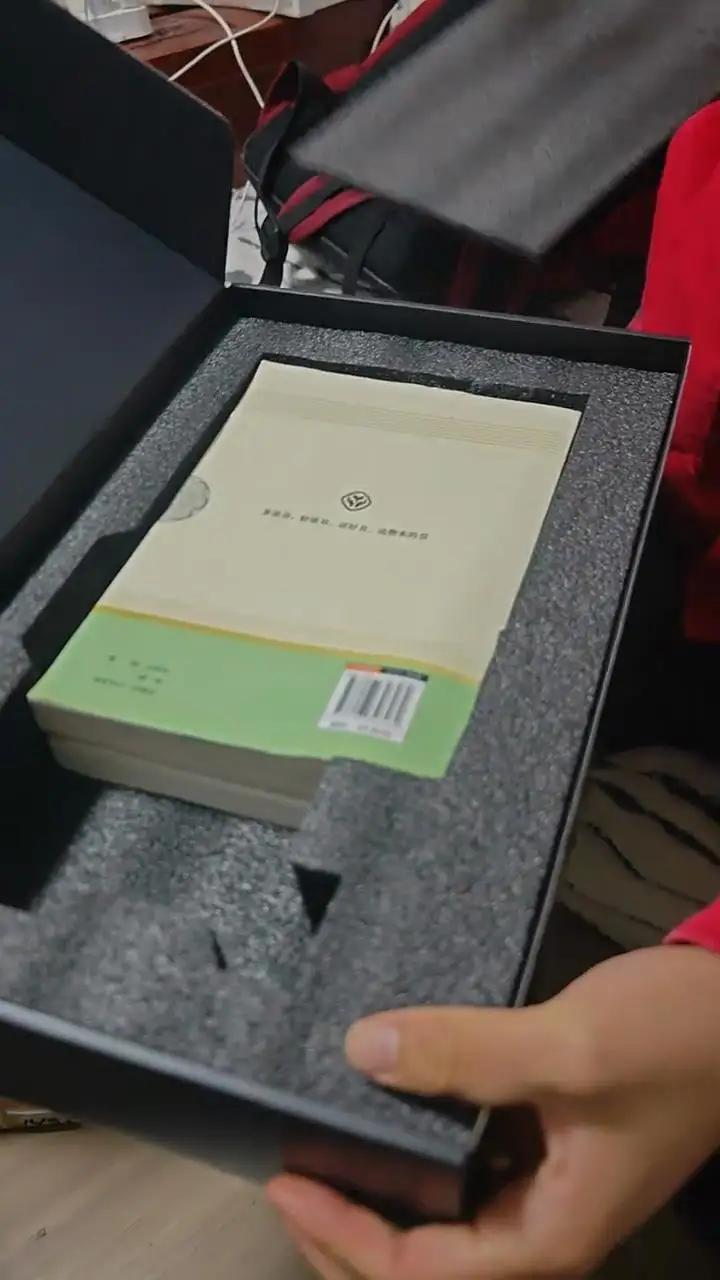 双十一3000元显卡变两本书？店家退一赔三太圈粉，背后真相藏着人性考验谁能