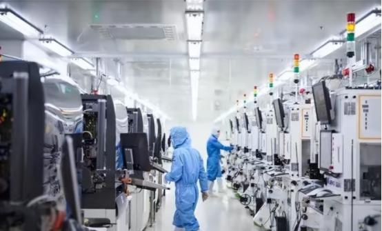 荷兰冻结中国闻泰科技投资了300多亿的半导体公司，要知道闻泰可是刚刚把所有旁枝业