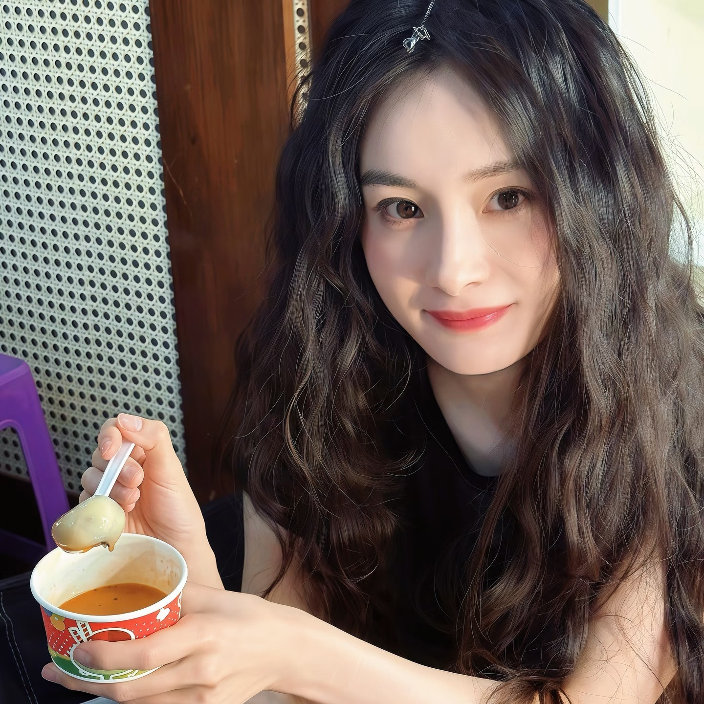 杨幂三折叠有种全新的玩法现在对杨幂头小脸小更具象化了杨幂三折叠有种全新的玩法，