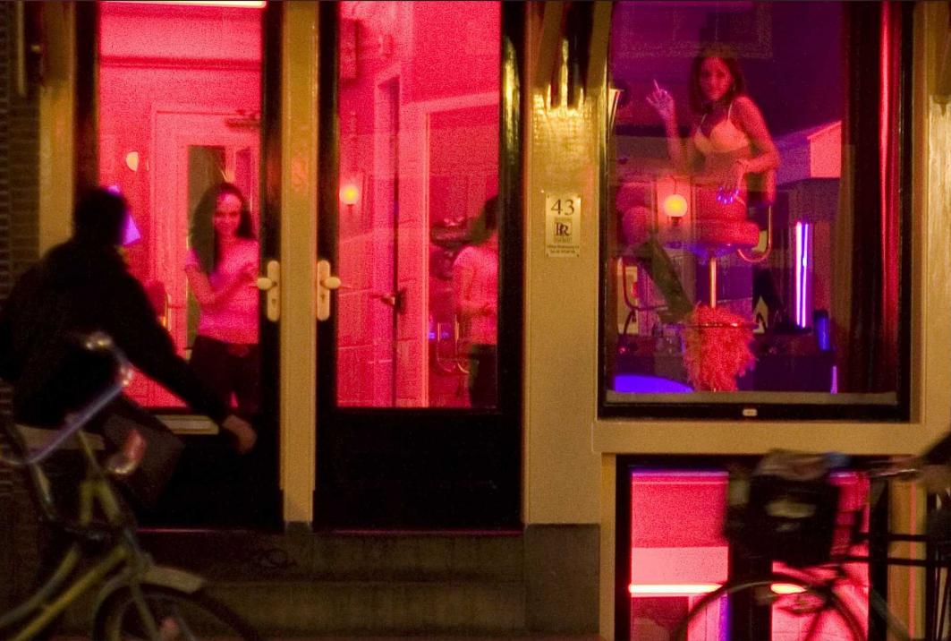 荷兰那个地方，全世界都知道它开放，性交易合法、大麻合法、同性婚姻合法，好像什么都