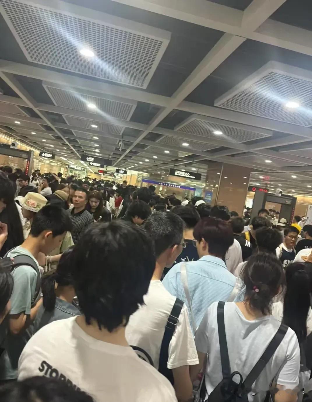 对不起，我不应该五一去厦门玩妥妥的大冤种，[笑着哭]像鼓浪屿这种热门景点，本想