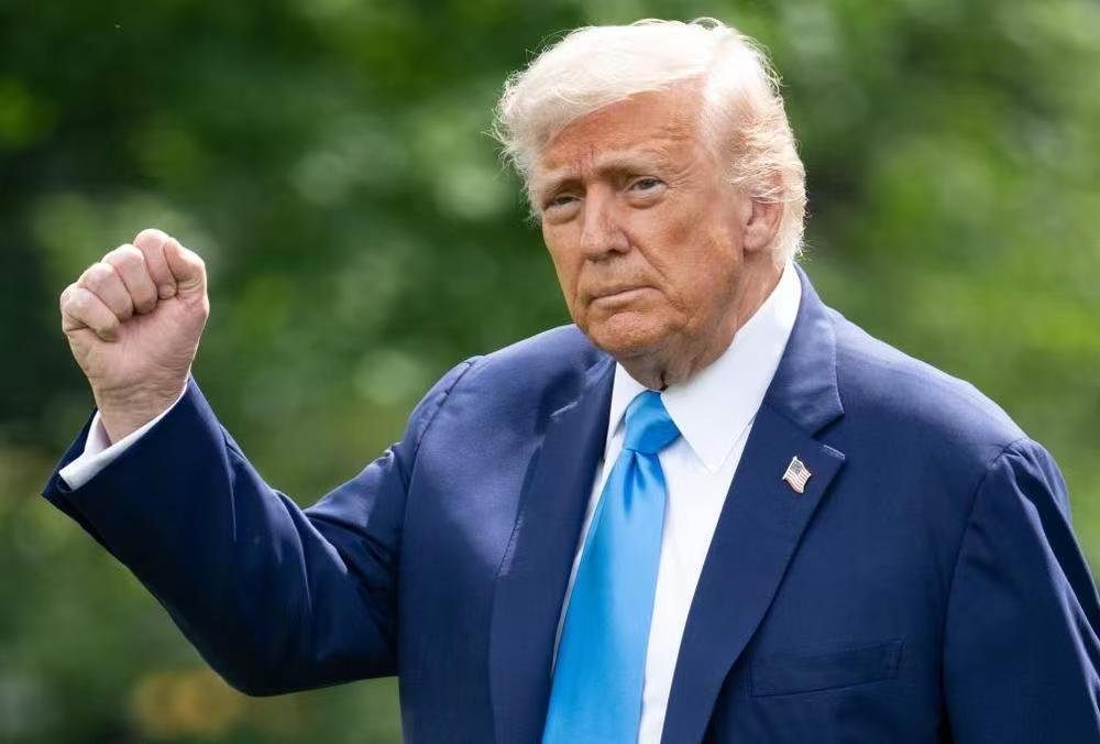 得知中国不怕关税重回3位数，特朗普态度大变，用4个字定调一切。我国表态丝毫不惧关