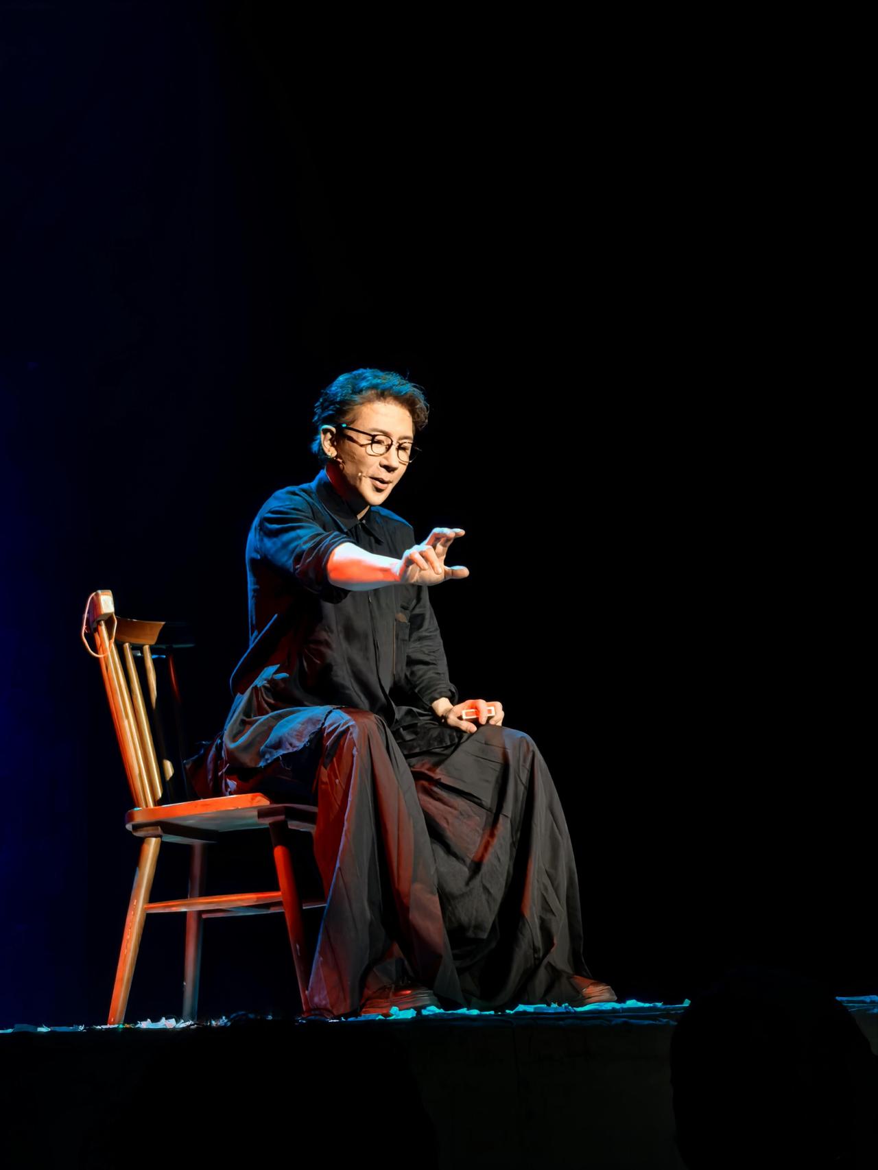 注意到一个现象,身边几位不同行业的朋友都不约而同选择了问界M9。这让我思考余承东