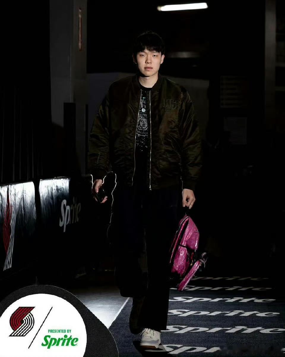 杨瀚森今天打勇士又没有一秒钟的上场机会，就连女友闺蜜也忍不住发文嘲讽，羡慕小杨不