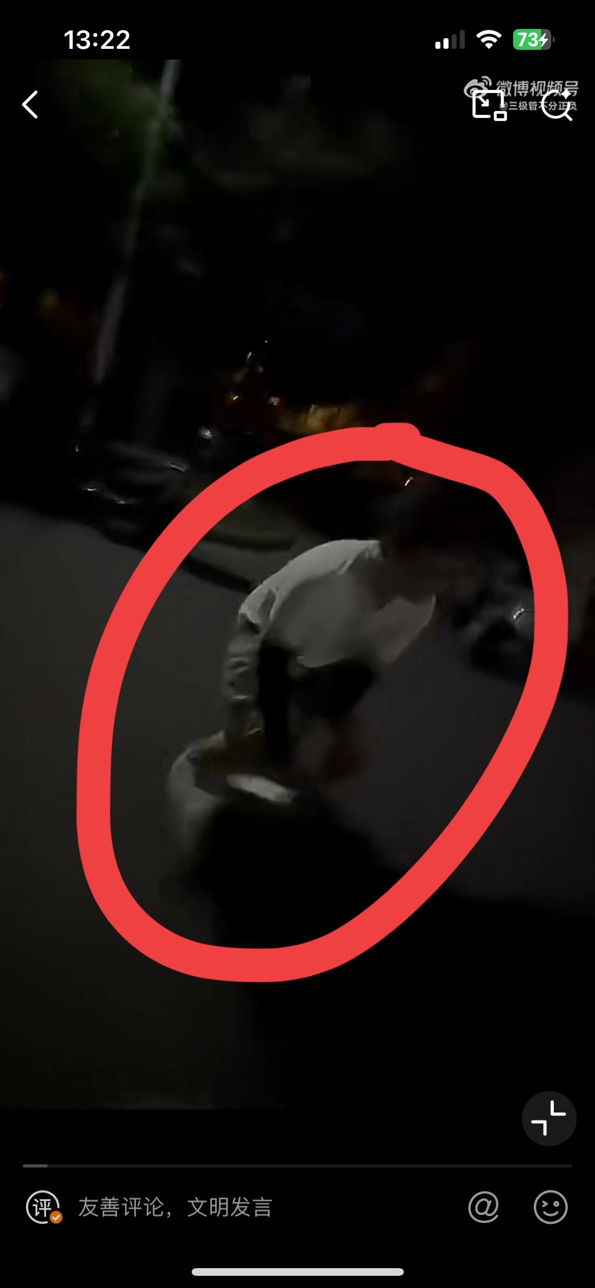 上海一女子半夜遛狗，遭遇醉酒男子骚扰，多方周旋才得以安全脱身。事发8月27