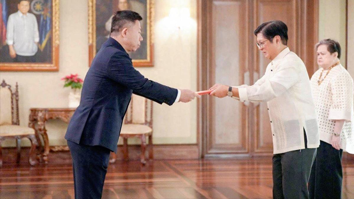 刚和和菲律宾谈妥了，特朗普紧急介入，给出承诺。7月24日，中国驻菲律宾大使井泉
