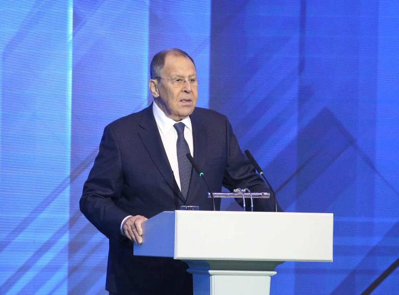 俄罗斯外长谢尔盖·拉夫罗夫称，美国已向俄罗斯承诺，乌克兰将放弃部分领土，作为和平