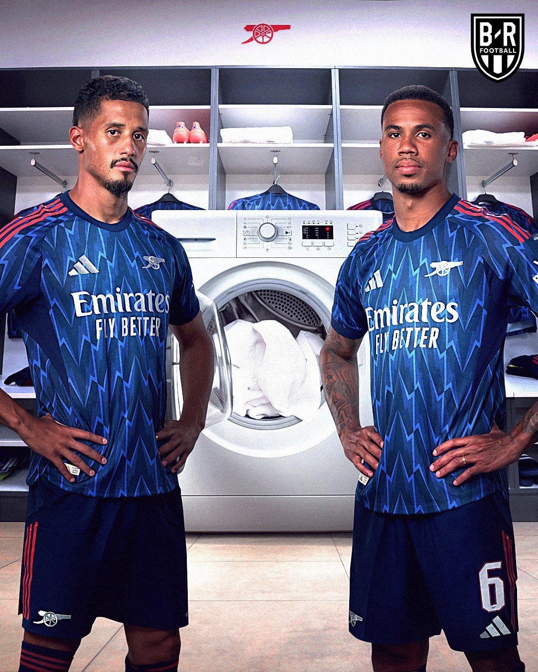 阿森纳成为21世纪以来，第一支在欧冠四连胜且一球不丢的英超球队；过去8场枪手全部