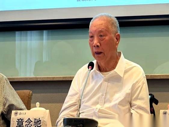 有人把晚年的王元化供在神坛上，但在章太炎嫡孙章念驰的记忆里，这段往事远比“造神”