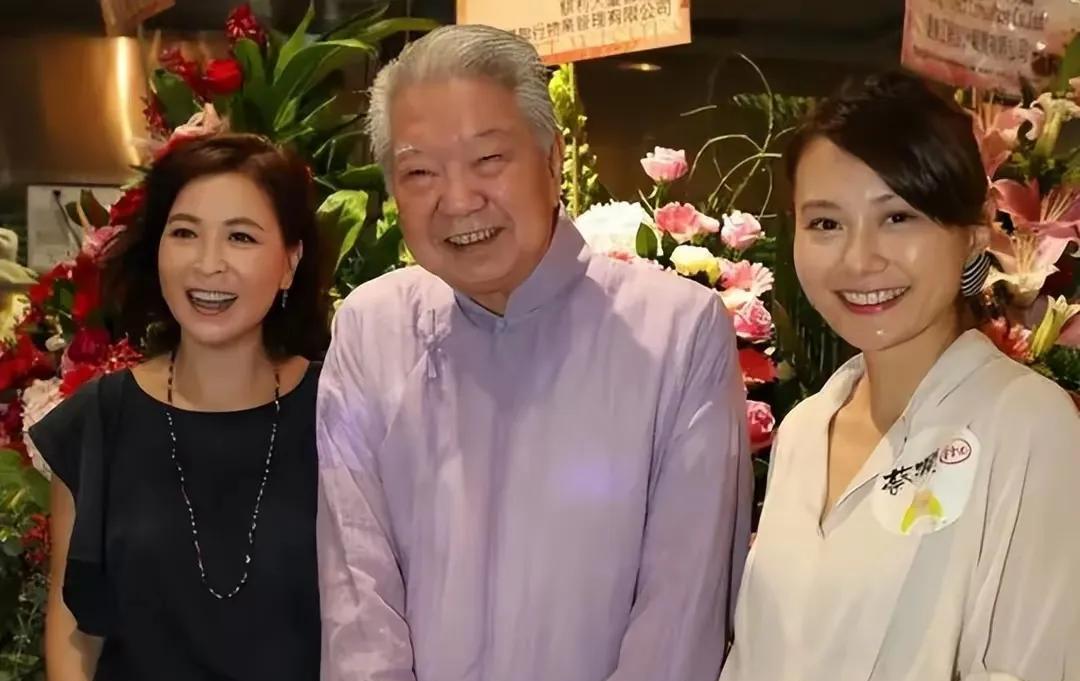 蔡澜离世，他这一生无儿无女，却能潇洒精彩的过完自己一生。人家从年轻时便选择不生