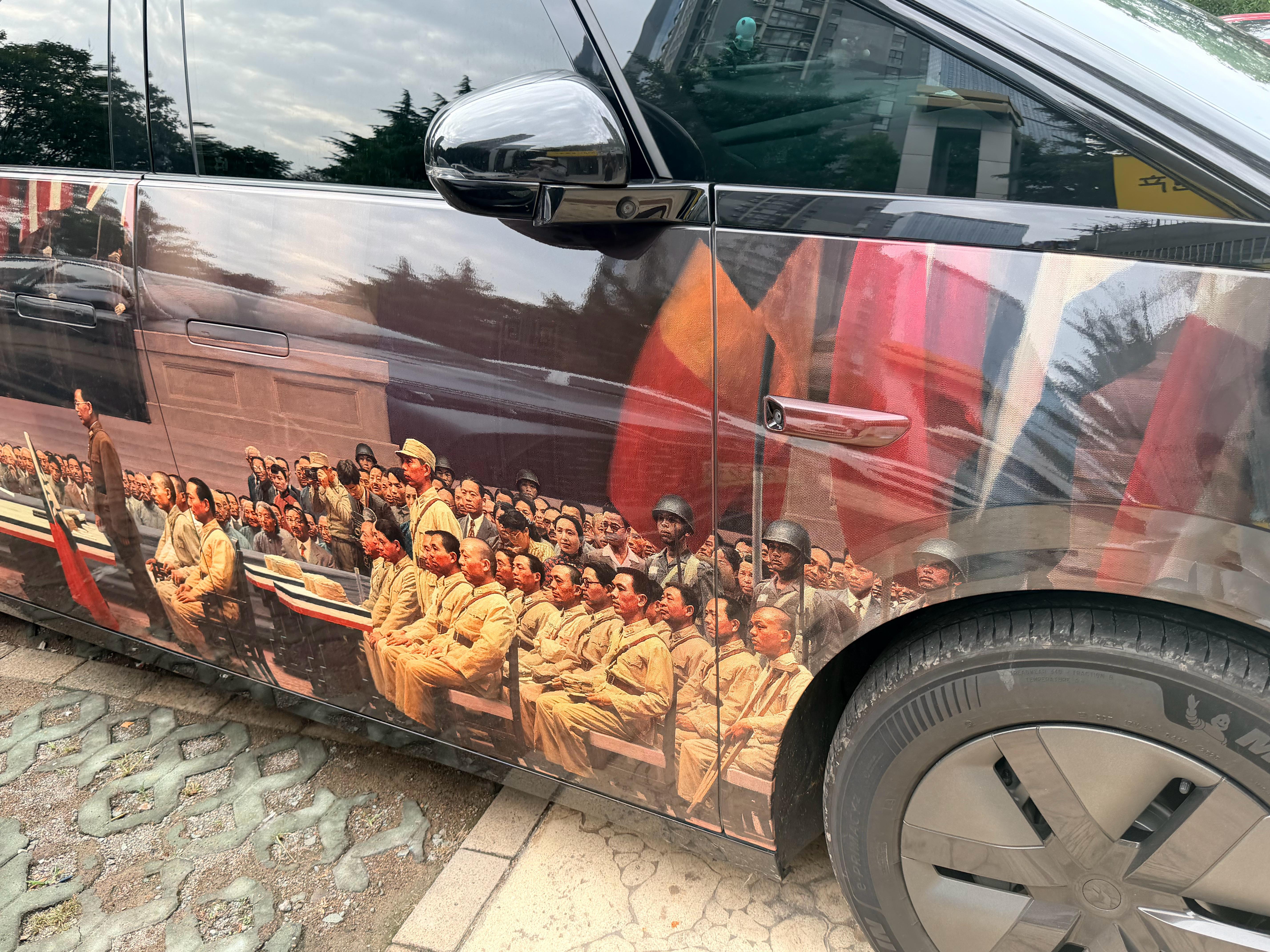 这大哥的车衣贴的有品味啊！！！！！​​​