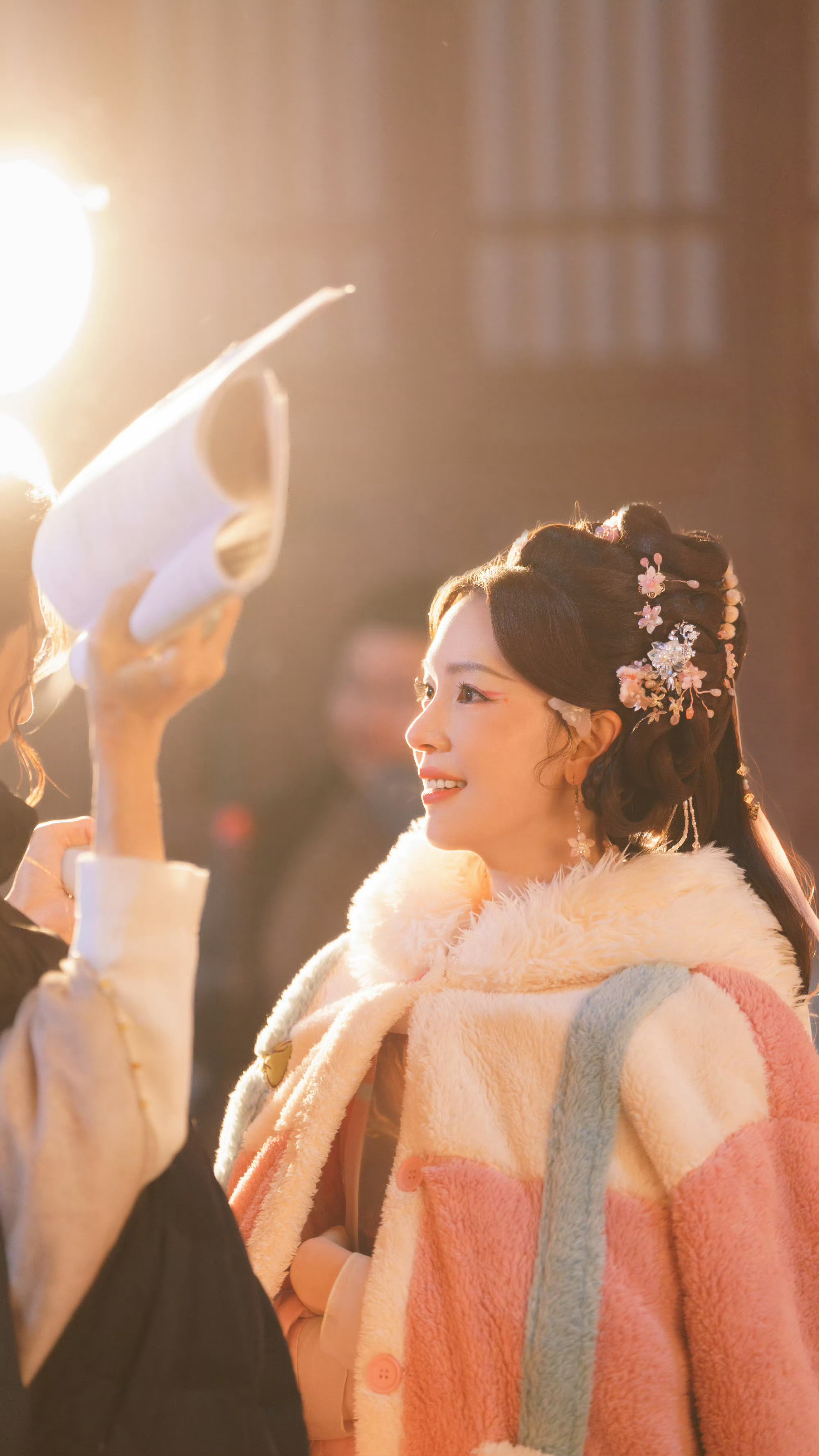 陈瑶对镜练媚骨天生《水龙吟》甜美妖女西方桃上线，明媚艳丽的美hold住了华丽的