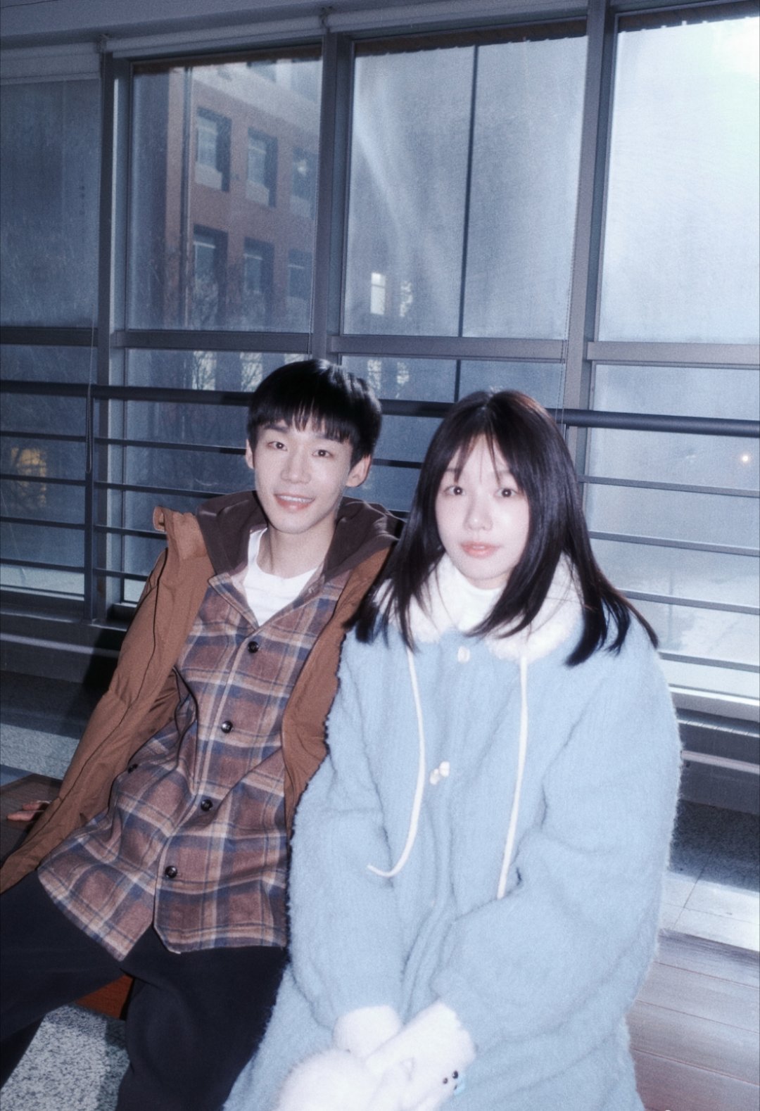 徐梦洁来陪我上班，给我拍照不许只拍左右