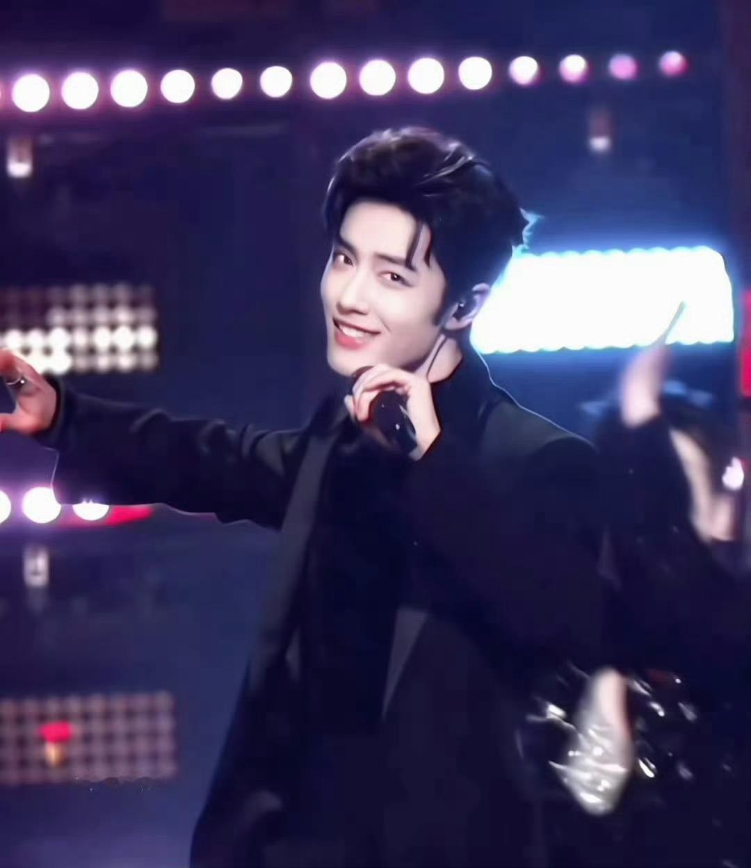 肖战微博之夜加速器给肖战的新年心意向全世界安利我担你简直是大陆颜值的标杆，即使