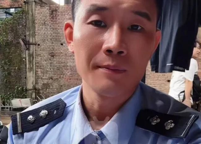 记者查看谢某某（网名“嘎子哥”）快手平台账号发现，账号已被平台封禁，被封账号粉