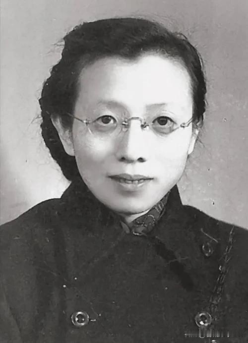 党组织派她潜伏南京，给了二十根金条。结果这个女人，打了整整三年麻将，把钱输了个精