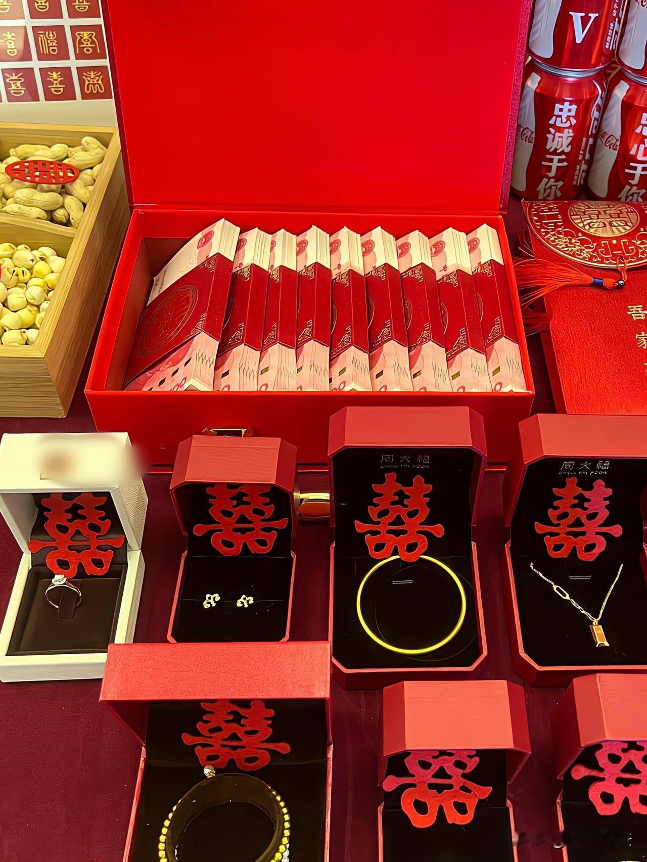 就是为了彩礼！河南濮阳，一对父母让17岁女儿跟别人订婚了，还收了20万高额彩礼。