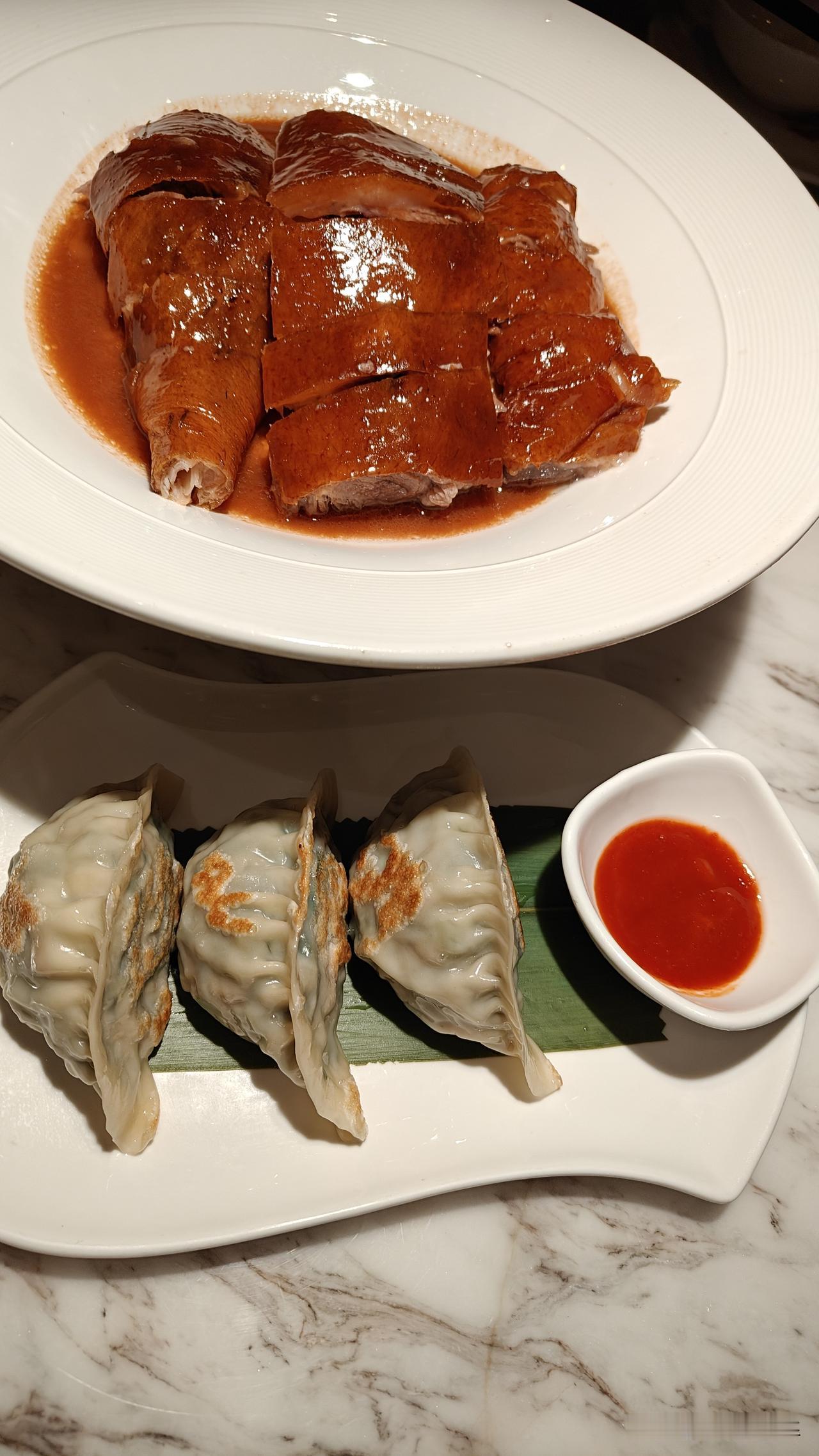 确实是美食之都，来广州四天了，还没吃重复过，陶陶居的正餐，南信大仁信的姜撞奶，