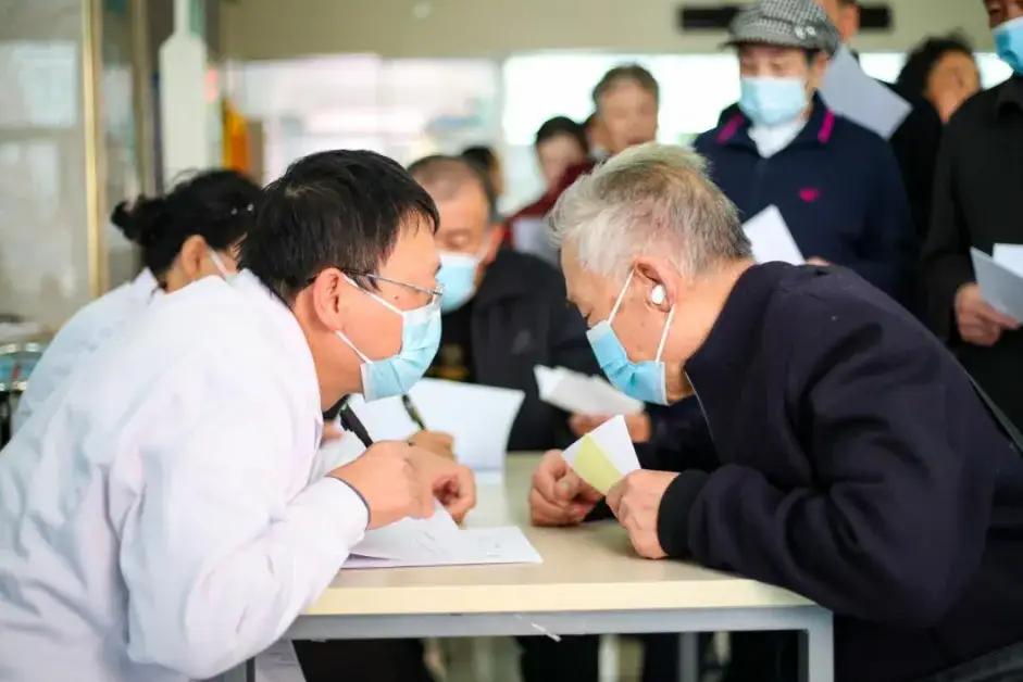 长寿密码揭晓！55岁后多吃4种“高锌王”，身体逆龄如充能“锌是生