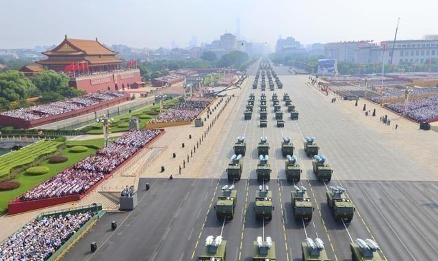 美国专家分析说：世界的关键矛盾是中国不想当老大，美国不想当老二。但从综合实力来说