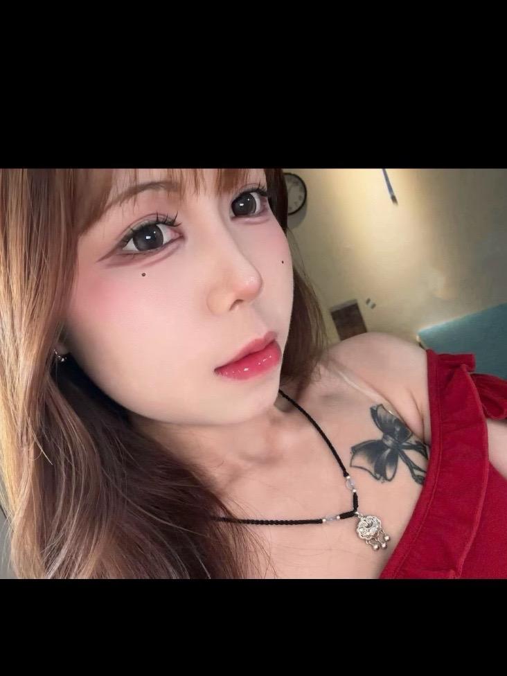 你想多了 我才不会一直围着你转 我都懒得理你