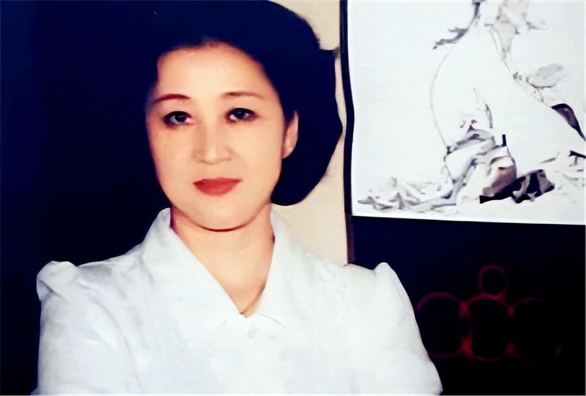 谁还没被范曾三婚妻子楠莉的复古穿搭戳中！👵✨从情人到相伴40年的伉俪，这