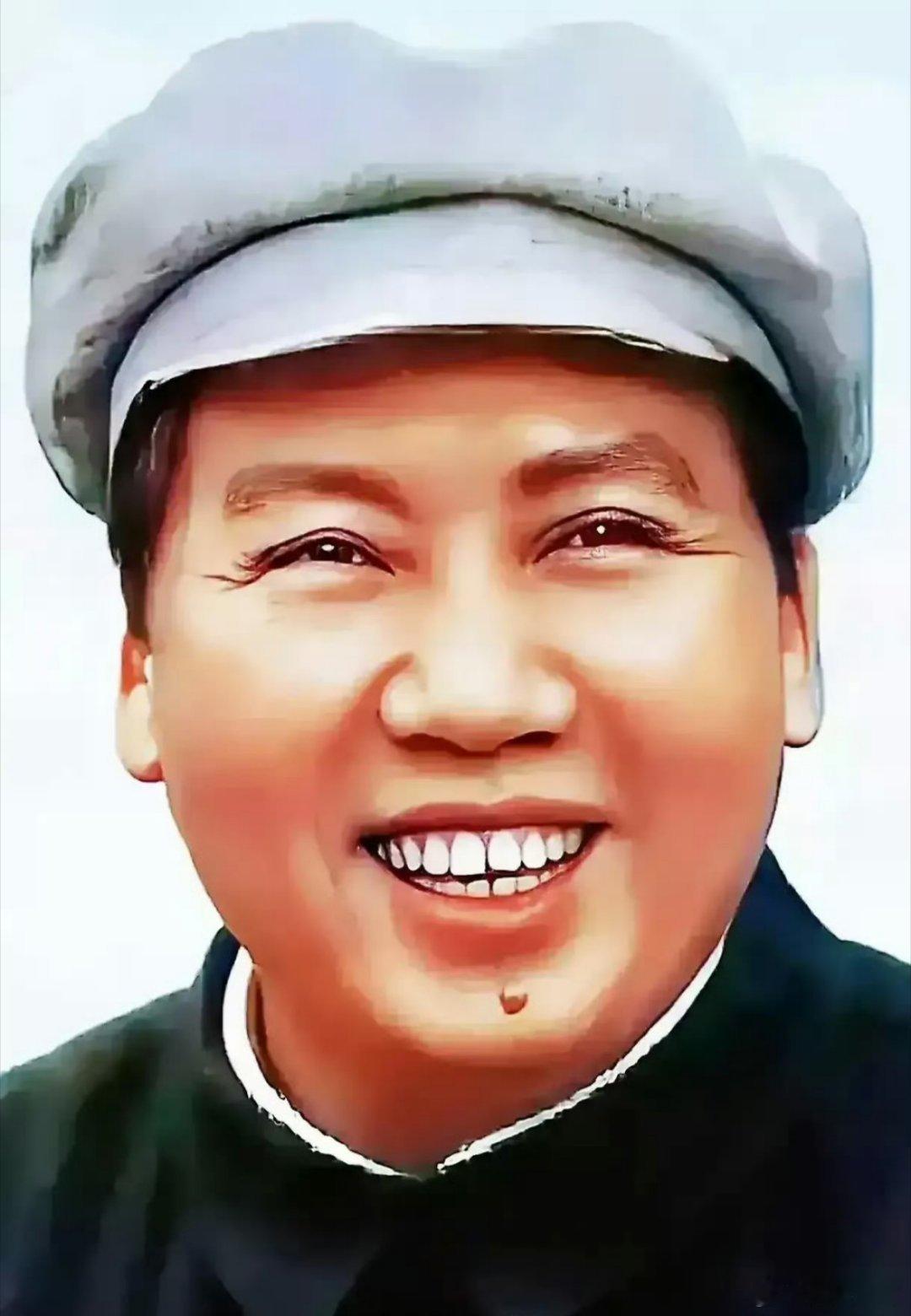 美国国务卿基辛格在他的日记中写道：“毛泽东的书房里没有铺地毯，也没有名贵的花瓶，