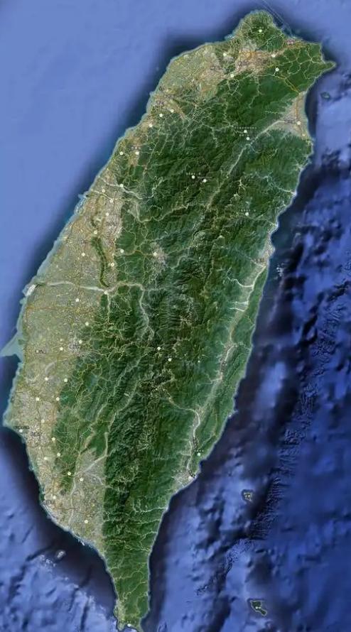 德国媒体刊文宣称，中国当前面临两条道路的抉择：一是完成祖国统一、收复台湾，二是持