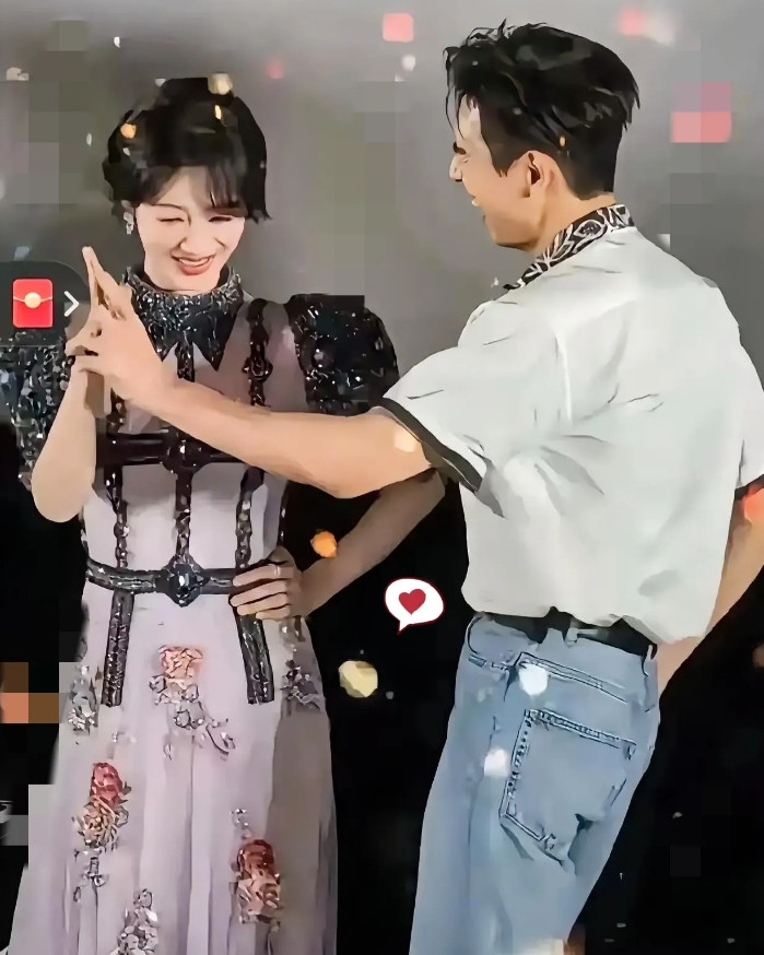 只要杨紫不塌房她演技好不好，根本不重要。说白了，她最大的本钱不是长相，也不是