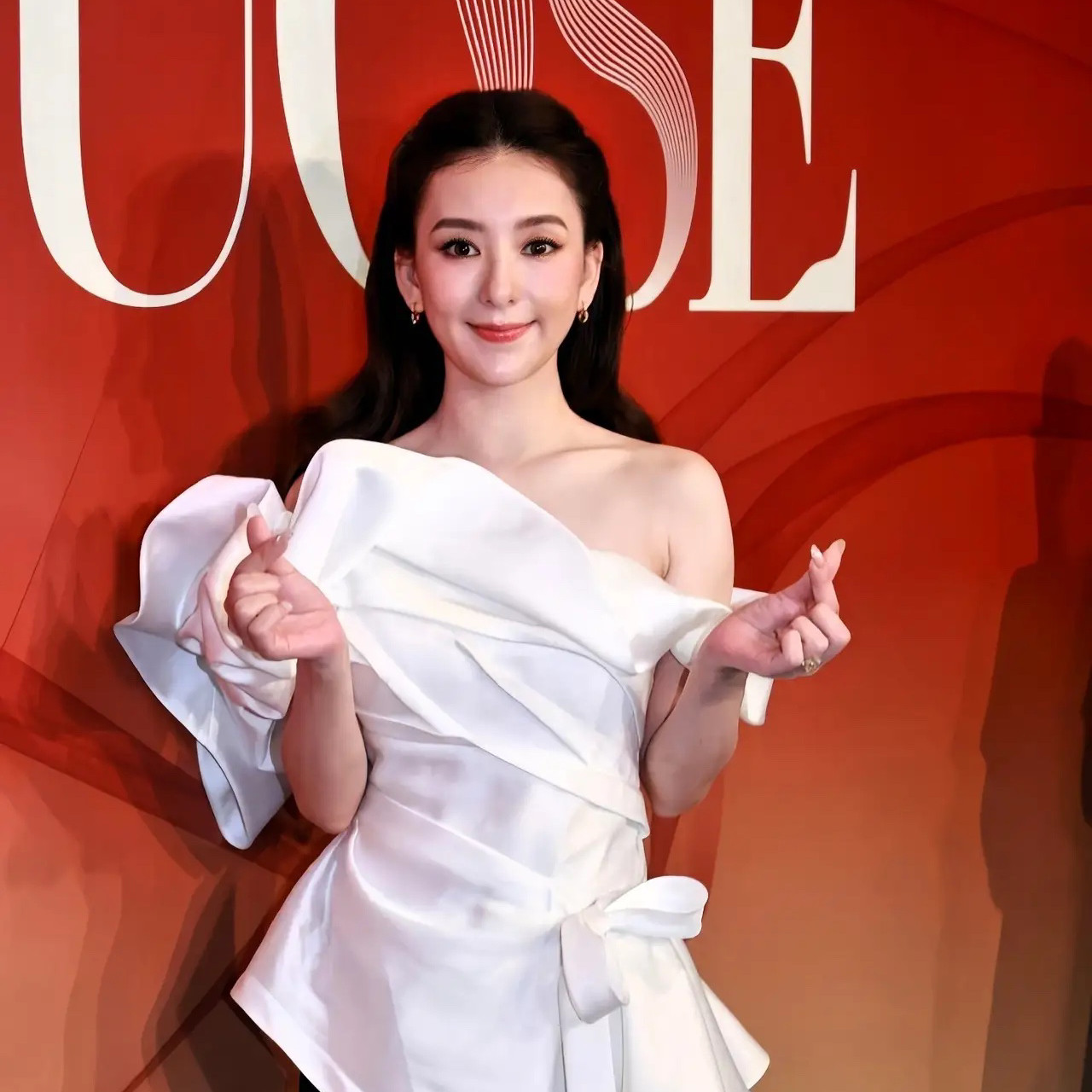 我聊聊方媛这次香港时装活动的采访，真的能看出天王嫂的体面和身不由己。面对镜头她特别大方温柔，直言61