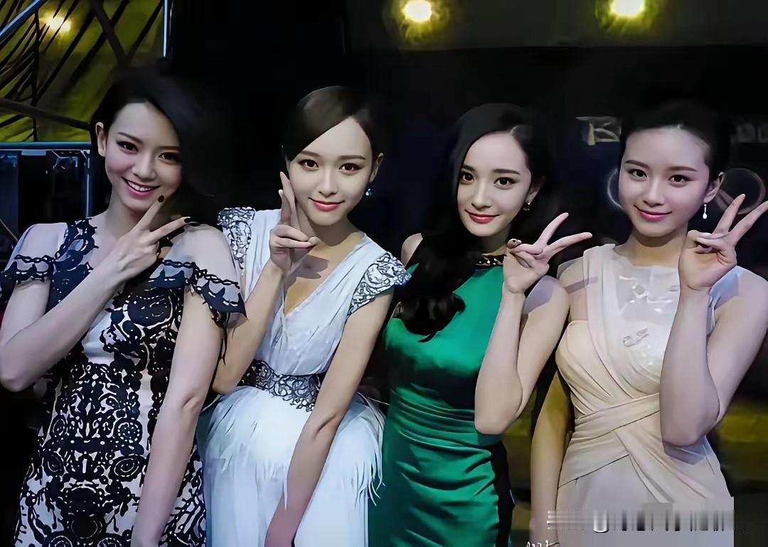 四位演员的合影里，穿着米白礼服裙的唐嫣不是颜值最高的那个，但她是最有气质的，有