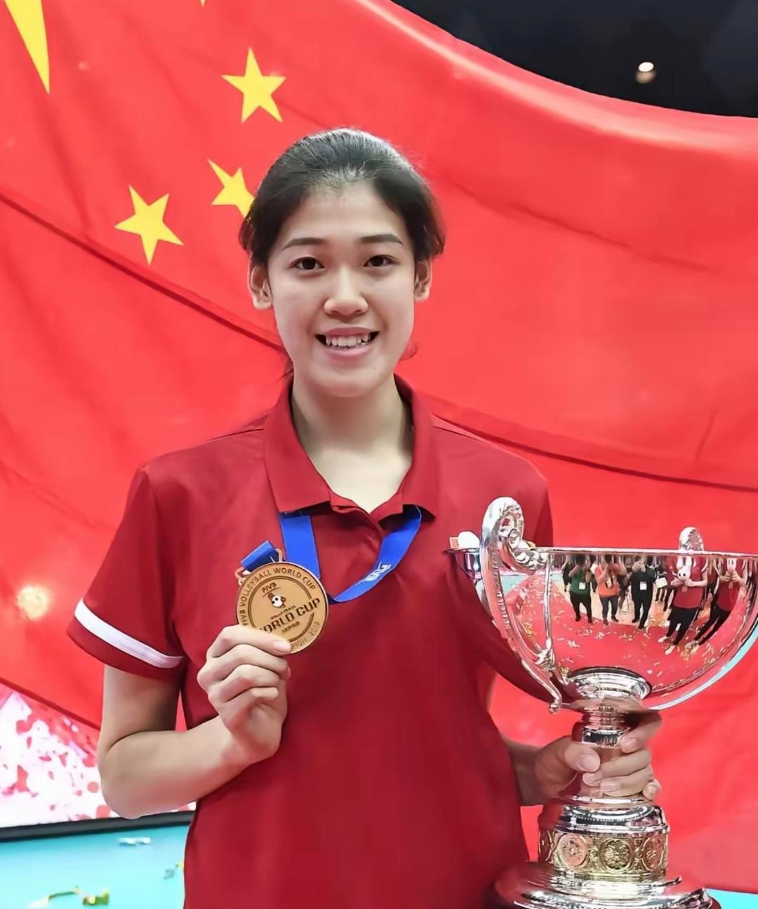 国际排联海报封面的选人标准是什么？这个问题我一直想不明白！论成就，龚翔宇是奥