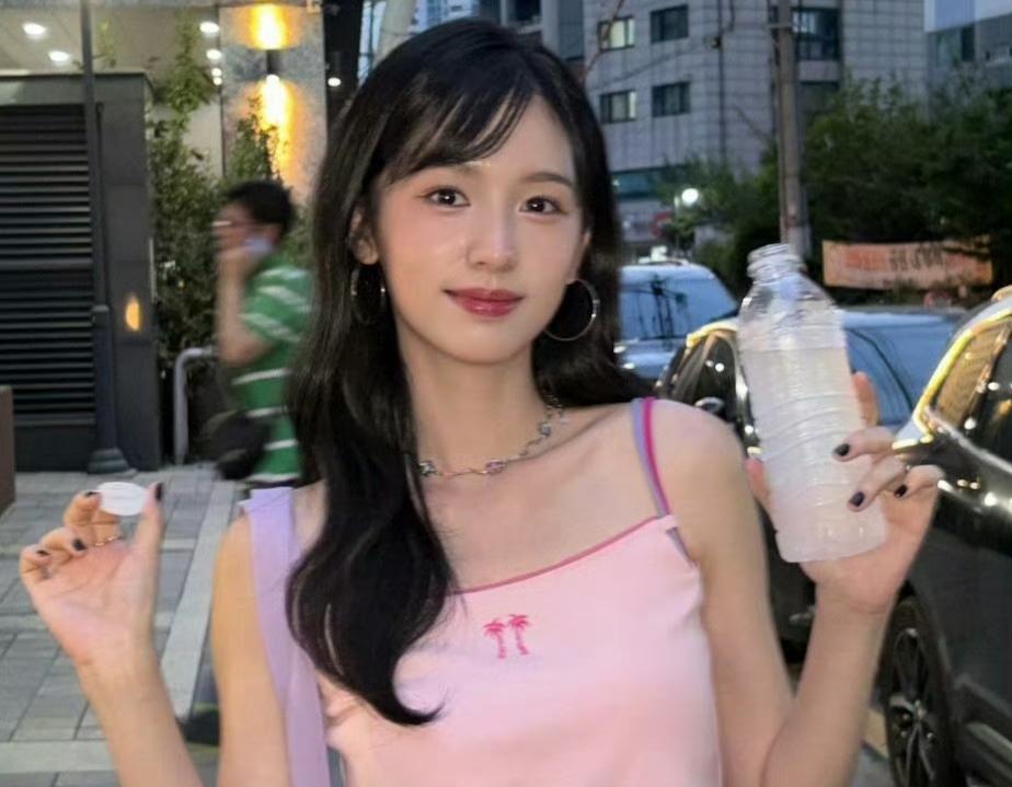 周也喊车银优车车了!家人们谁懂啊！周也韩国vlog这段，我直接笑出鹅叫——这不