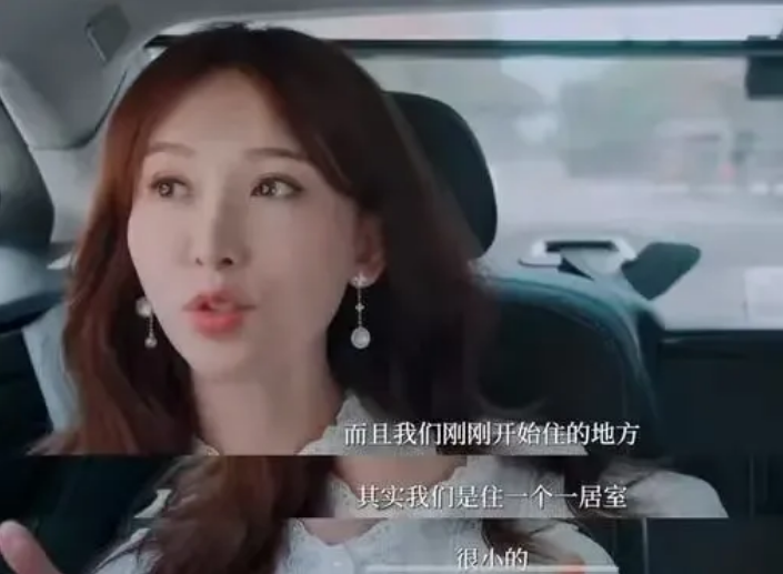 林志玲表示，刚嫁去日本时，身边无亲无故，住在狭小的一居室里。生活一片黑暗，良平是