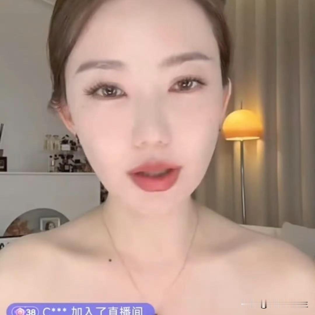 何钰欣对着镜头说,结婚三年,守了活寡。最让她受不了的,是猴哥在2023年底