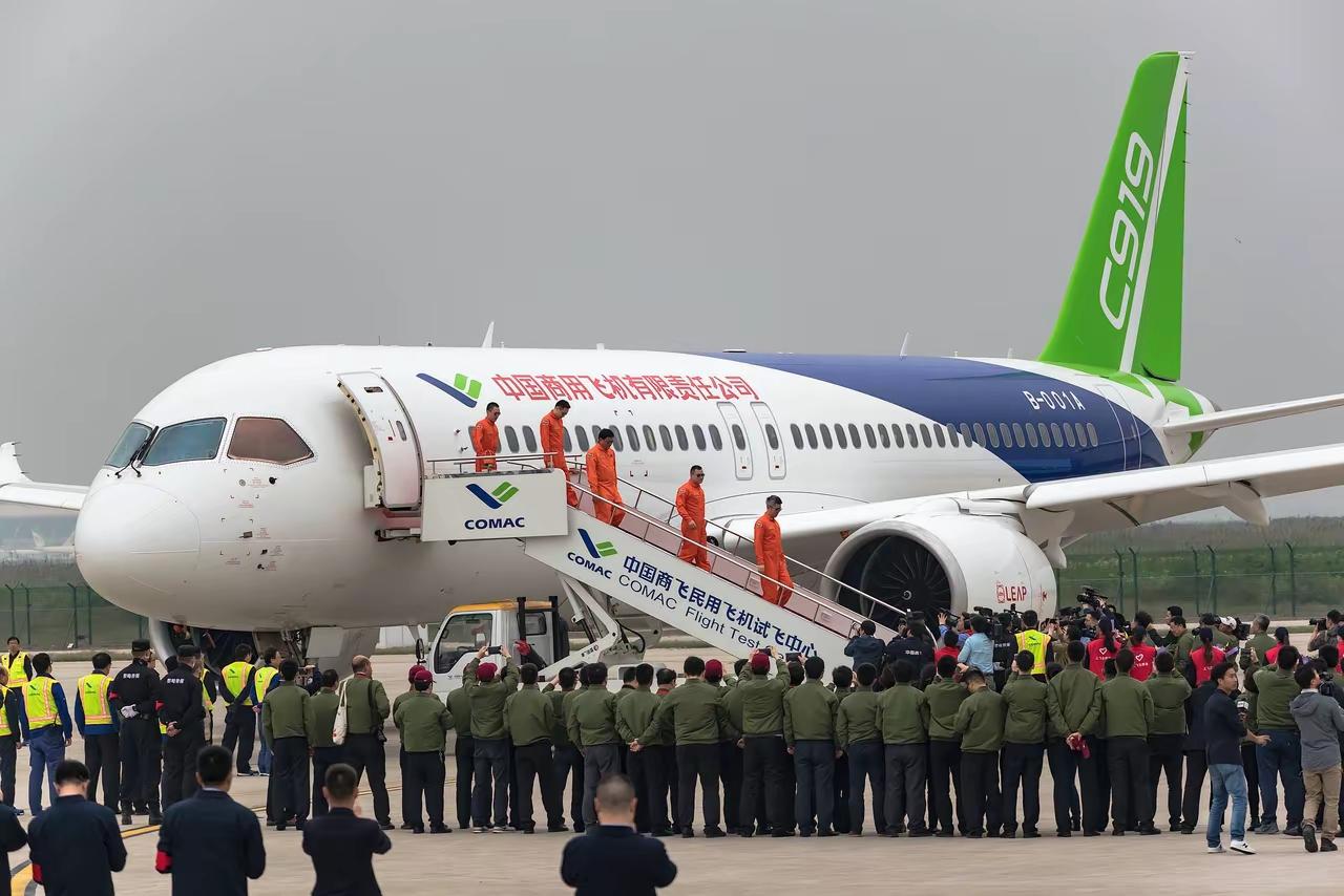中国顶级战略杀招！暂不动台海，重兵锁死黄岩岛，彻底掐断美军后路不是不打，是先