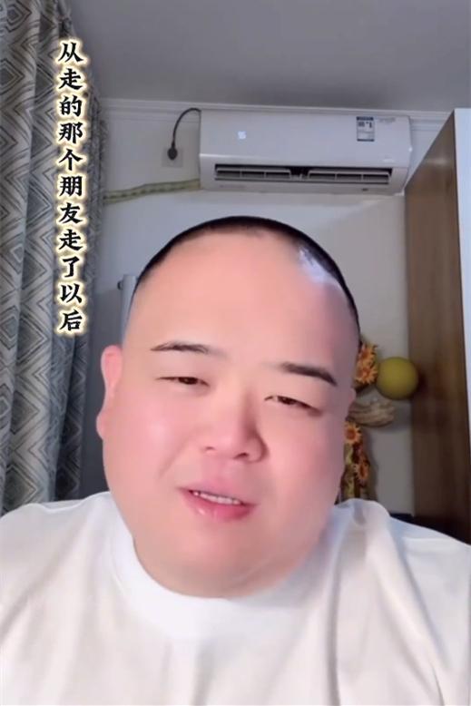 郭德纲师弟刘喆直播间霸气回应前搭档，网友直呼，打脸，啪啪啪的。讲述中，刘喆用“走