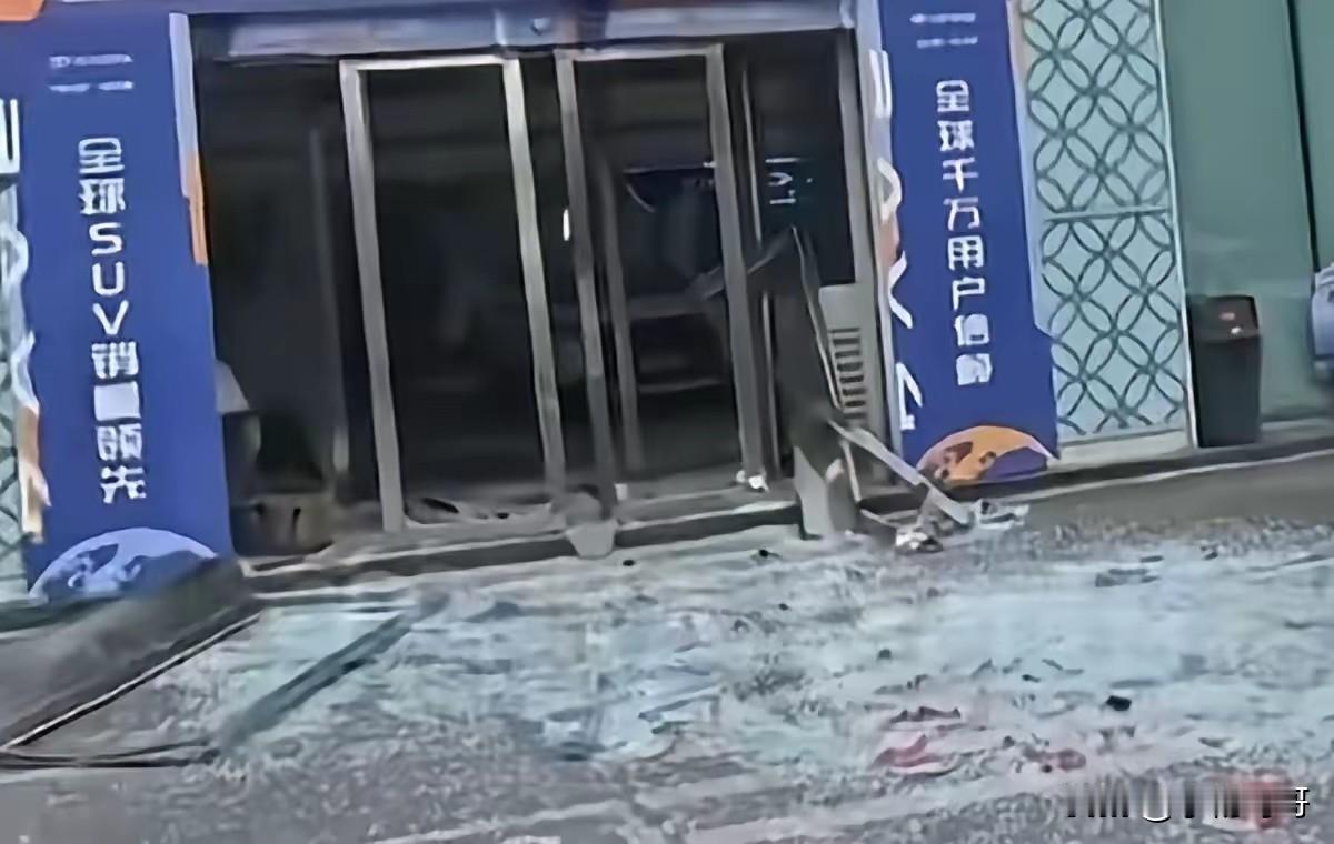 54岁的段某，给所有人提了个醒。不是因为两万定金的损失，也不是因为购车合同的