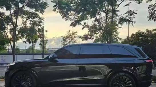 我去！乐道L90那个黑武士实车，是真的帅啊！质感绝了，看着就特带劲儿。